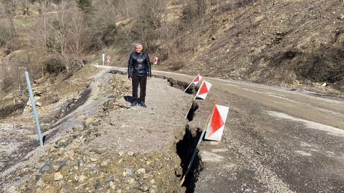 Bartın’da yağmur sonrası yollarda heyelanlar meydana geldi