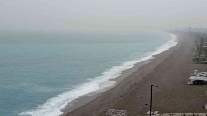 Antalya’da sağanak yağış