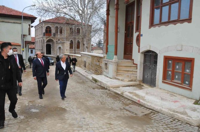 Çalışma ve Sosyal Güvenlik Bakanı Bilgin Akşehir’i ziyaret etti