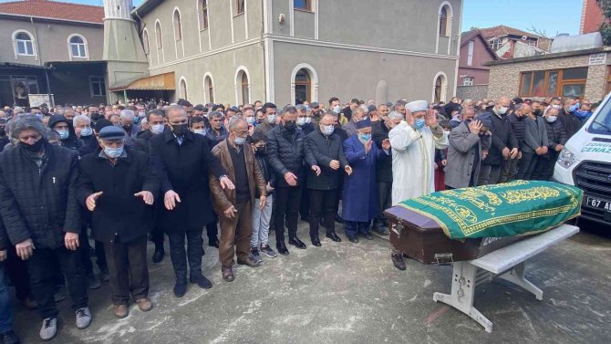 Kaçak maden ocağındaki göçükte ölen işçi toprağa verildi