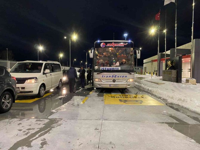 Ukrayna’daki çatışma bölgesinden gelen Türkler Edirne’ye ulaştı