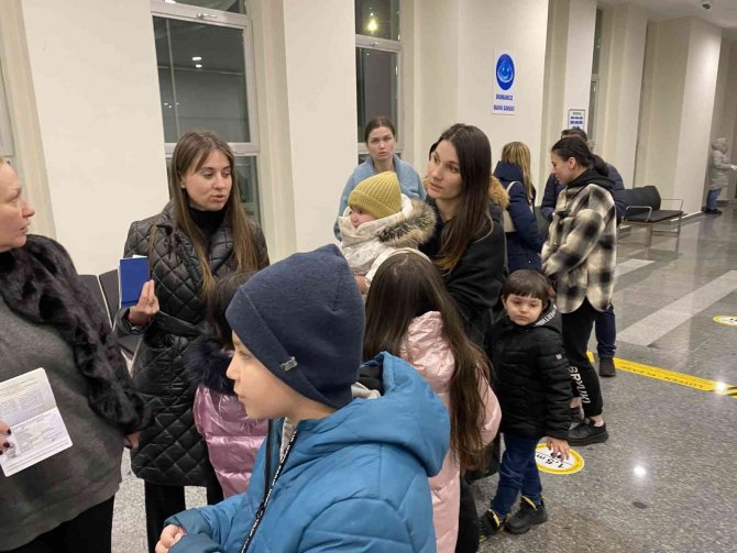 Ukrayna’daki çatışma bölgesinden gelen Türkler Edirne’ye ulaştı