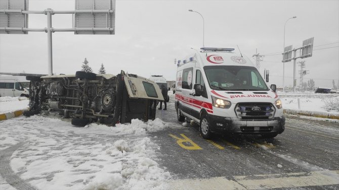 Konya'da işçi servisleri çarpıştı! Yaralılar var