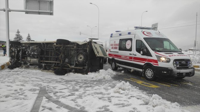 Konya'da işçi servisleri çarpıştı! Yaralılar var
