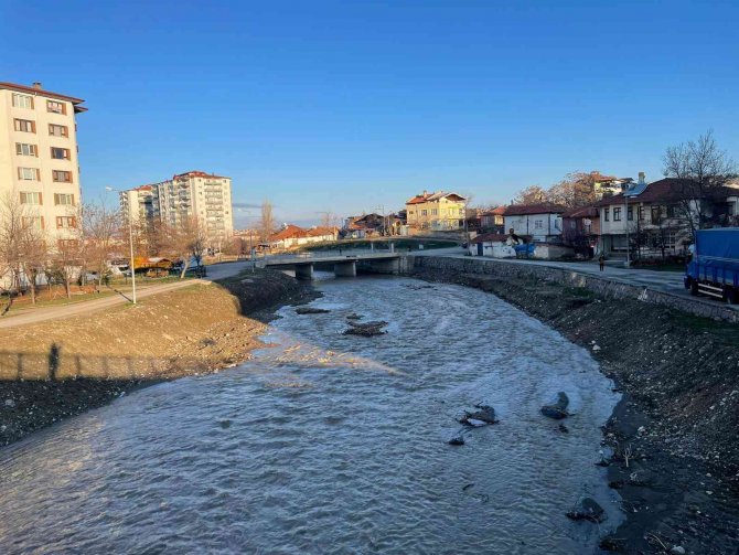 Akarsuların debisi yükseldi