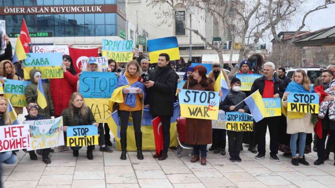 Savaşın son bulmasını isteyen Ukraynalılar Denizli’de bir araya geldi