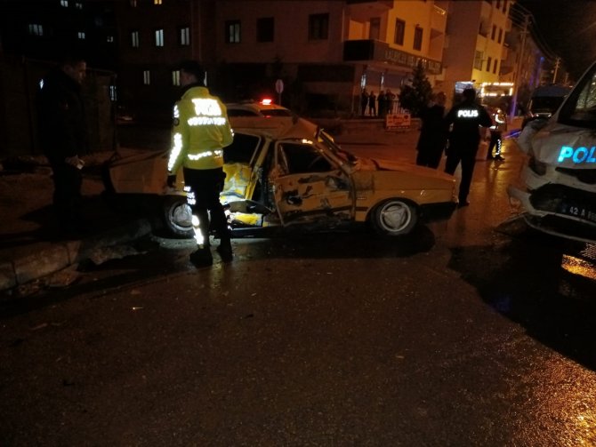 Konya'da polis aracı ile otomobil çarpıştı! Yaralılar var