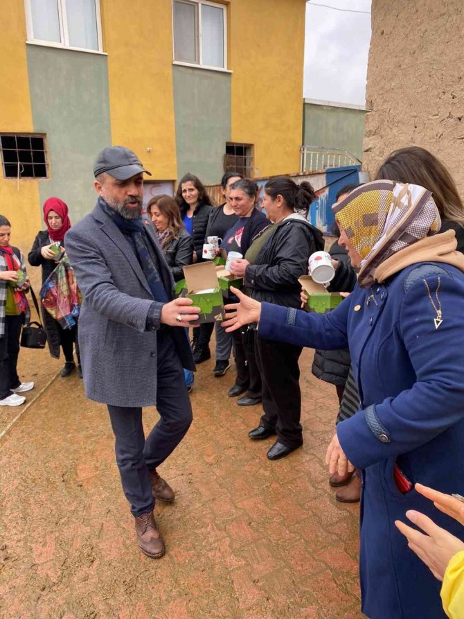 Akın, kadın yetiştiricilerle buluştu