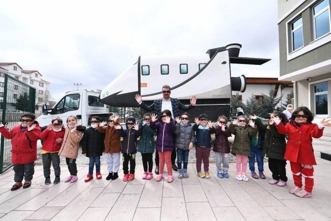 Başkan Çetin öğrencilerle birlikte uzay yolculuğuna çıktı