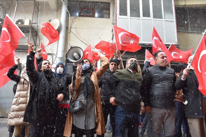 Terör mağduru aileler HDP İl Başkanlığı önündeki eylemini sürdürdü