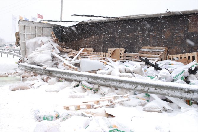 İstanbul'da kar yağışı kazalara neden oldu