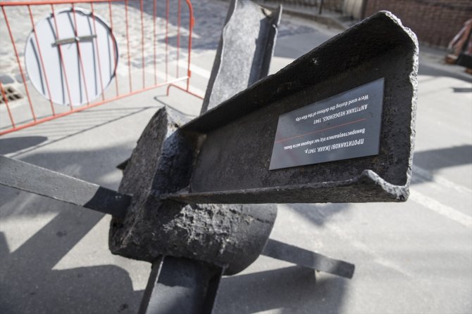 Nazilere karşı kullanılan demir kirpiler, Kiev’de Ruslara karşı sokaklara yerleştirildi