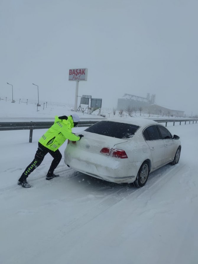 Konya’da şehirler arası yollar ulaşıma açıldı