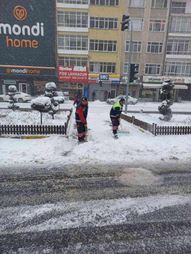 Nevşehir’de kar yağışı ulaşımda aksamalara neden oluyor