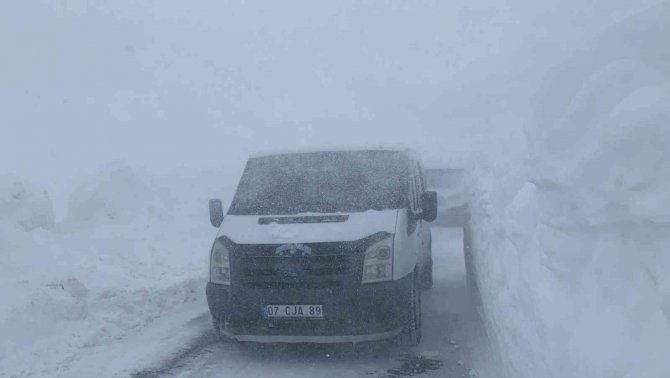 181 köy yolu ulaşıma kapandı