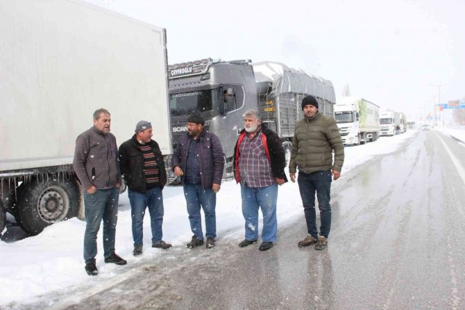 Ağır tonajlı araçlara 24 saattir kapalı olan Karaman-Mersin yolu ulaşıma açıldı