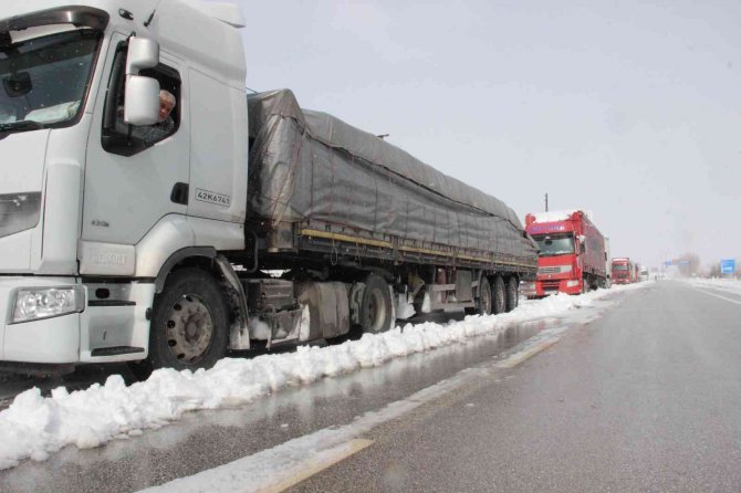 Ağır tonajlı araçlara 24 saattir kapalı olan Karaman-Mersin yolu ulaşıma açıldı