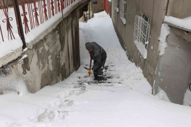 Bitlis Belediyesini karla mücadele çalışmaları