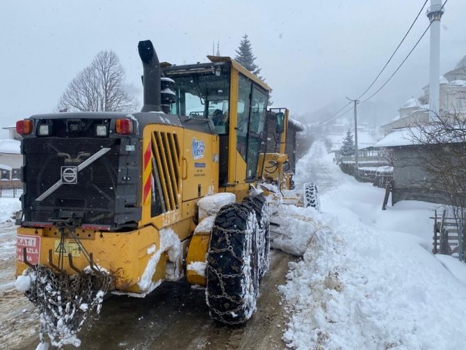 Bursa’da 24 saatte 455 mahalle yolunu ulaşıma açıldı