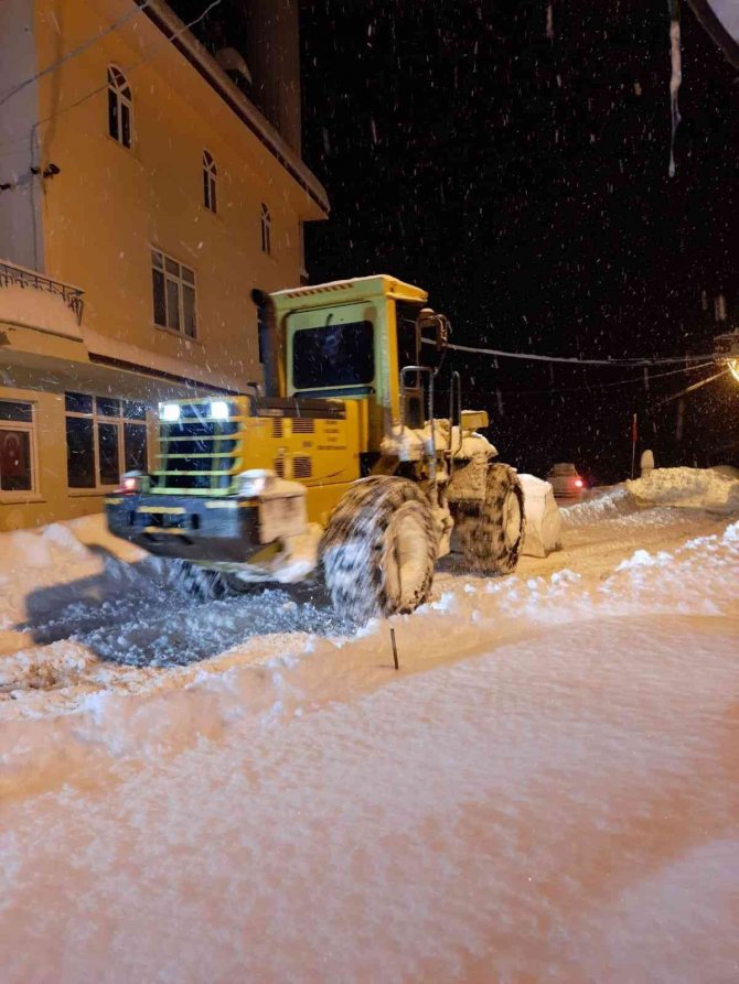 Kastamonu’da karın yollarını kapattığı 391 köye ulaşım sağlanamıyor