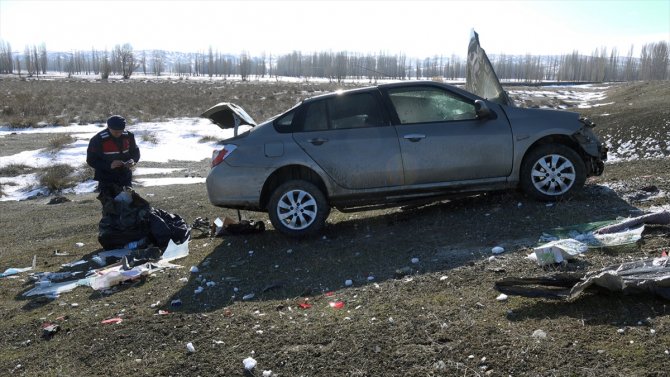 Sivas'ta şarampole devrilen otomobilin sürücüsü yaralandı