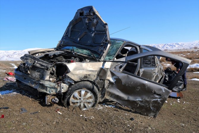 Sivas'ta şarampole devrilen otomobilin sürücüsü yaralandı