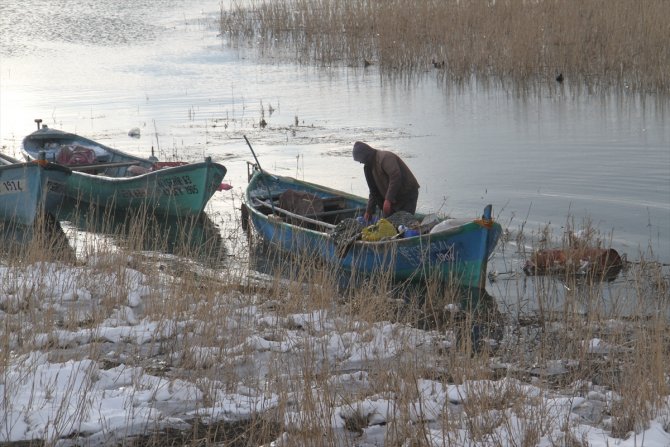 Beyşehir Gölü'nde balıkçılar av yasağına hazırlanıyor