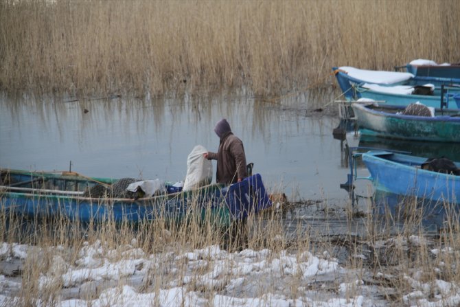 Beyşehir Gölü'nde balıkçılar av yasağına hazırlanıyor