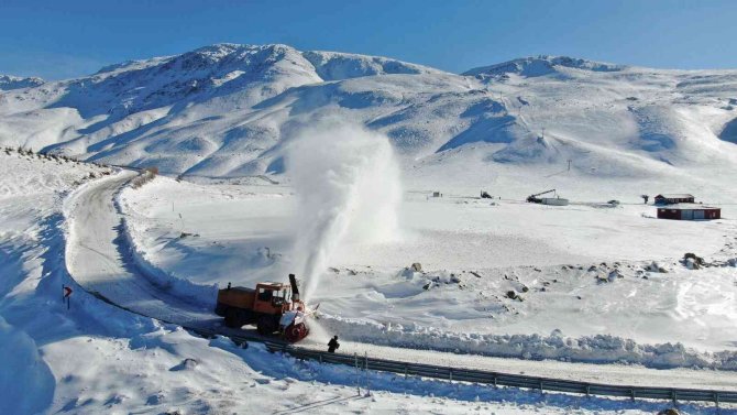 Elazığ’da 86 köy yolu ulaşıma kapandı