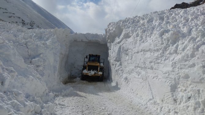 Van’ın Başkale ilçesinde yola çığ düştü