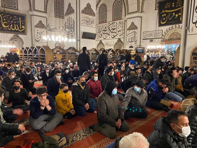 Ramazanın müjdecisi Berat Kandili Ulu Camii’nde idrak edildi