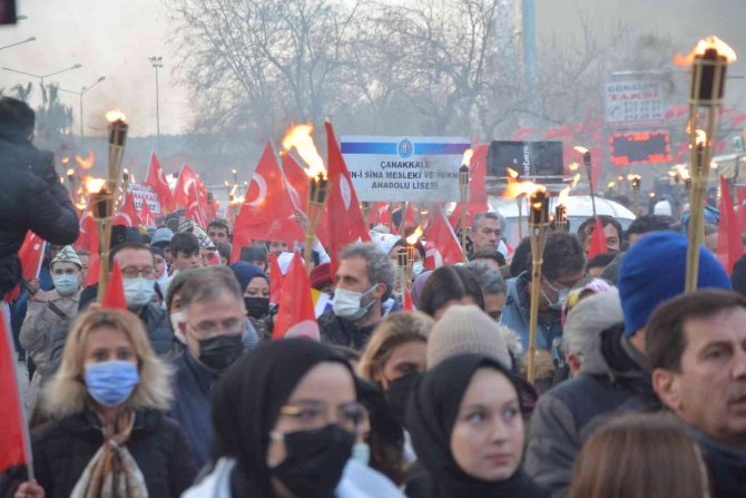 Çanakkale’de fener alayı