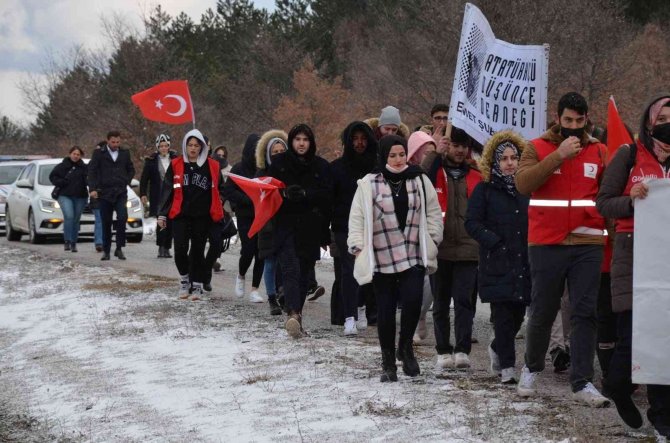 Emet’te şehitlere saygı yürüyüşü