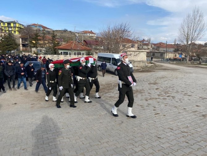 Vefat eden Kıbrıs Barış Harekatı gazisi toprağa verildi