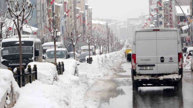 Muş’ta 113 köy yolu ulaşıma kapandı