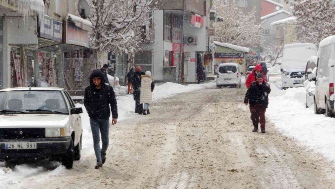 Muş’ta 113 köy yolu ulaşıma kapandı