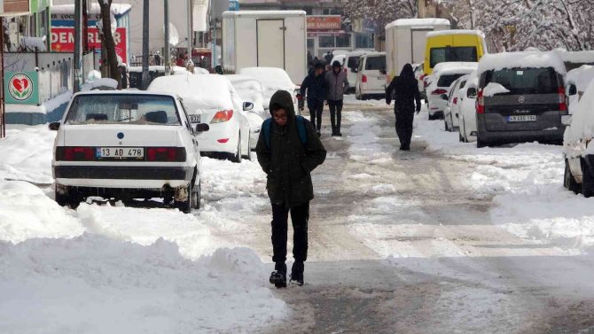 Muş’ta 113 köy yolu ulaşıma kapandı