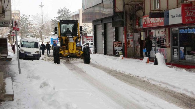 Muş’ta 113 köy yolu ulaşıma kapandı