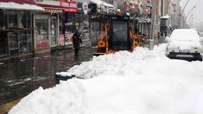 Muş’ta 113 köy yolu ulaşıma kapandı