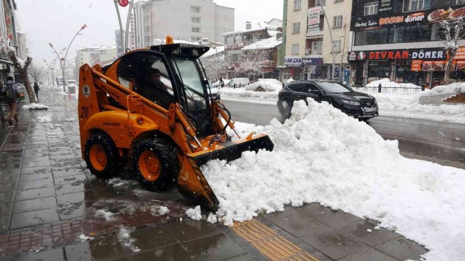 Muş’ta 113 köy yolu ulaşıma kapandı