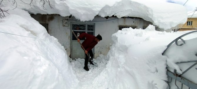 Bitlis’te 248 köy yolu ulaşıma kapandı