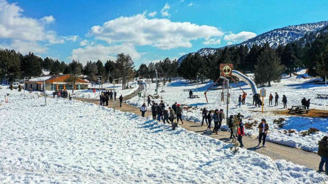 Gençler Denizli’nin doğal ve kültürel değerleriyle buluşuyor