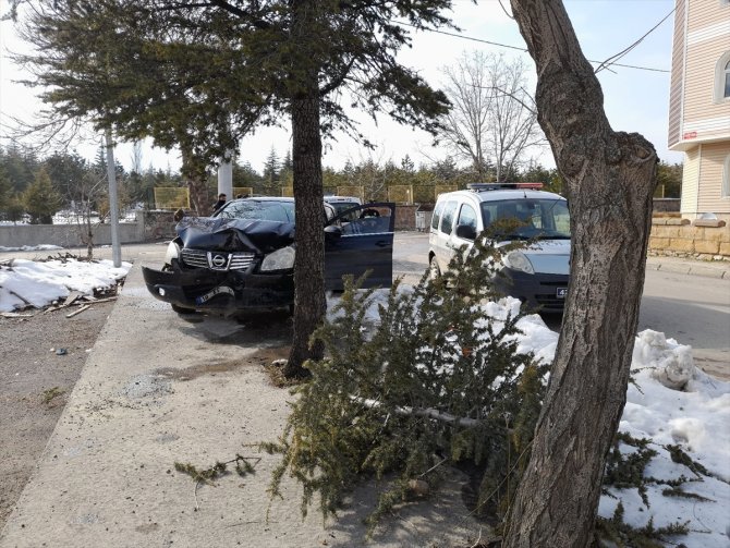 Konya'da polisin "dur" ihtarına uymayan sürücü kaza yaptı
