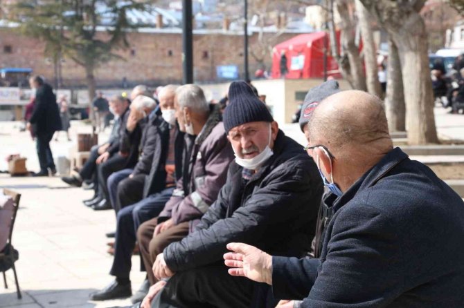 6 ay sonra gelen bahar havası vatandaşları sokağa döktü