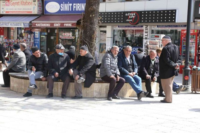 6 ay sonra gelen bahar havası vatandaşları sokağa döktü