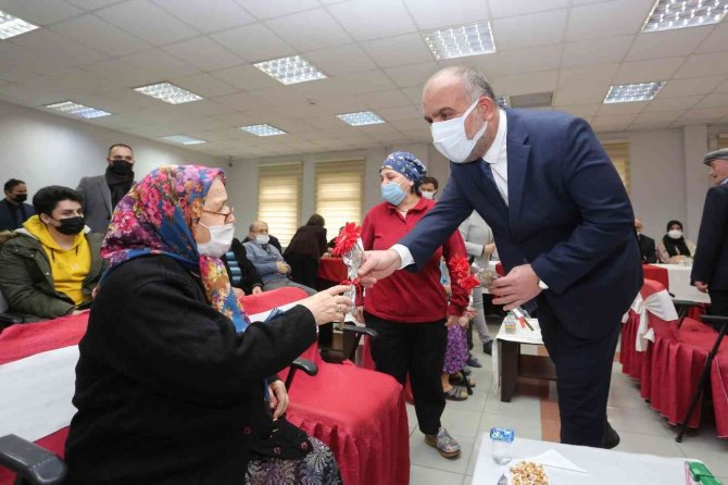 Başkan Sandıkçı: “Yaşlılara saygı bir gün değil, bir ömür olmalı”