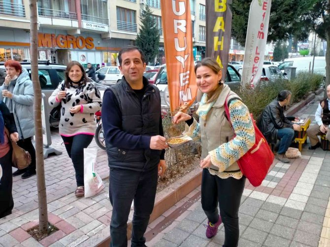 Turistik gezilerin durağı leblebiciler oldu