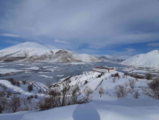 Yüzen adalar kar ile ayrı güzel