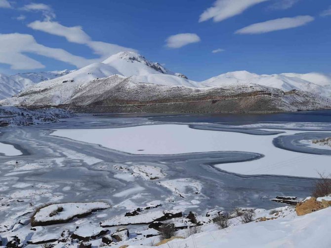 Yüzen adalar kar ile ayrı güzel