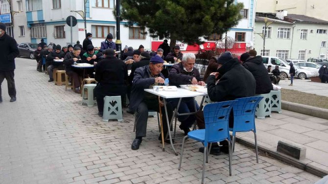 13 yıldır her cuma aynı geleneği sürdürüyorlar